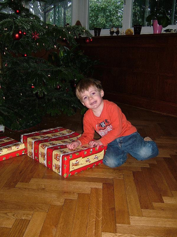 CundT2007_1224AB.JPG - Bescherung am Weihnachtsmorgen