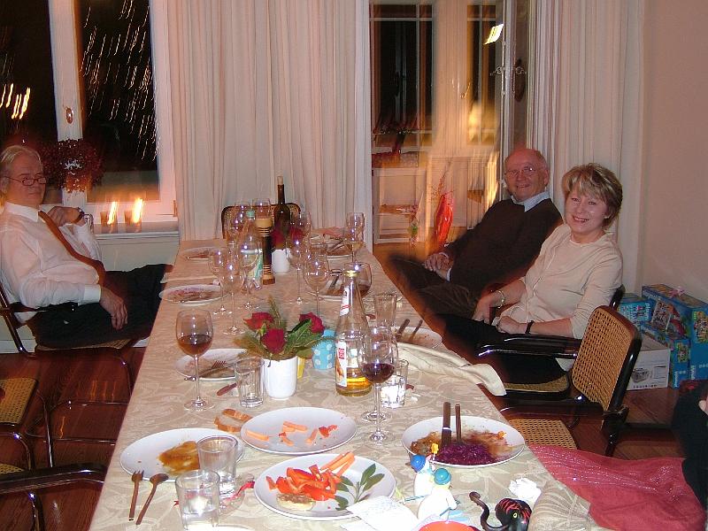 CundT2007_1224BR.JPG - An Weihnachten ist nach dem Essen vor dem Essen.